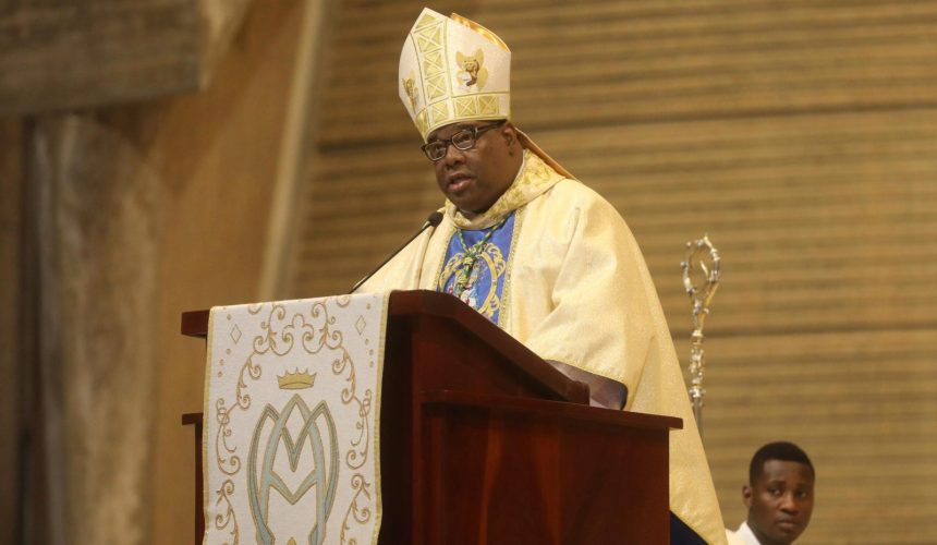 Obispo Castro Marte cataloga como “un adefesio legal” sentencia del TC 