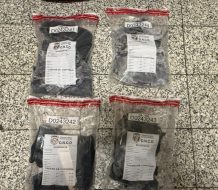 Detienen a una croata en el AILA con 4 paquetes de cocaína