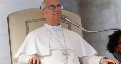 El papa León XIV pide a los jóvenes no politizar la Iglesia y construir «puentes en vez de muros»