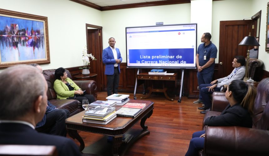 MESCyT presenta nueva plataforma estadística interactiva para mejorar la toma de decisiones
