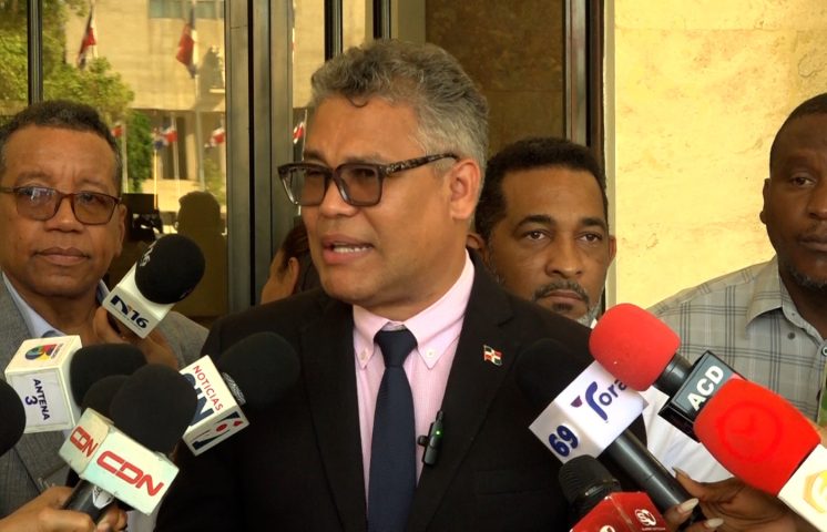 Carlos Peña solicita juicio político y destitución de jueces del Tribunal Constitucional por sentencia sobre relaciones homosexuales