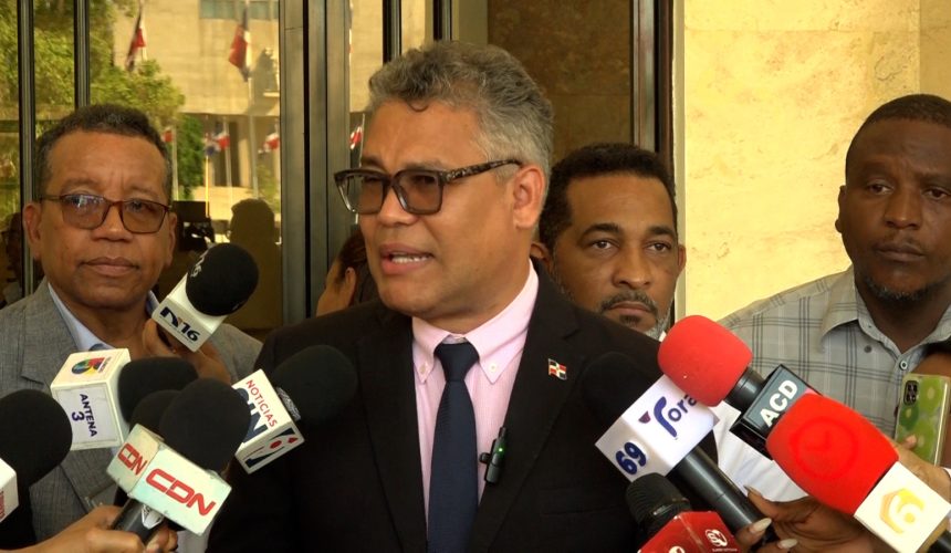 Carlos Peña solicita juicio político y destitución de jueces del Tribunal Constitucional por sentencia sobre relaciones homosexuales