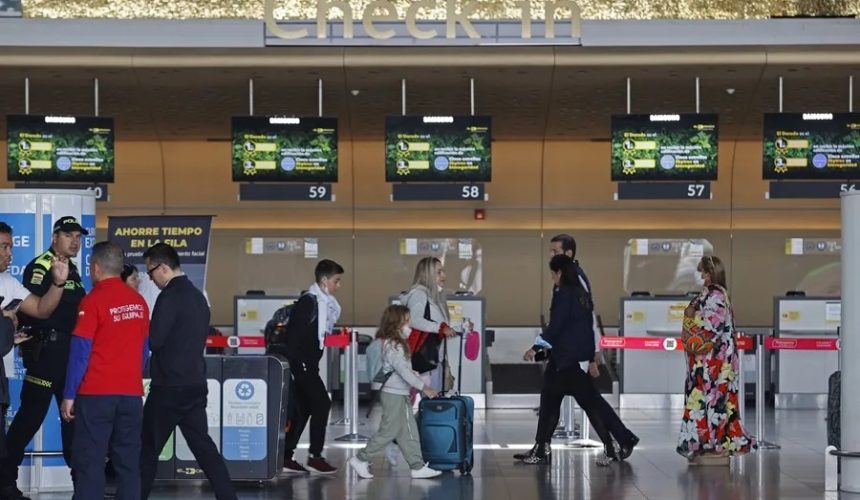 Unos 1.500 afectados en Colombia por la alerta de EE.UU. en la zona aérea de Venezuela