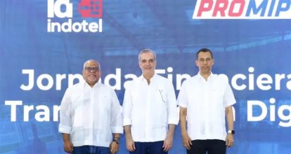 Abinader entrega RD$150 millones créditos a emprendedores y microempresarios a tasa preferencial