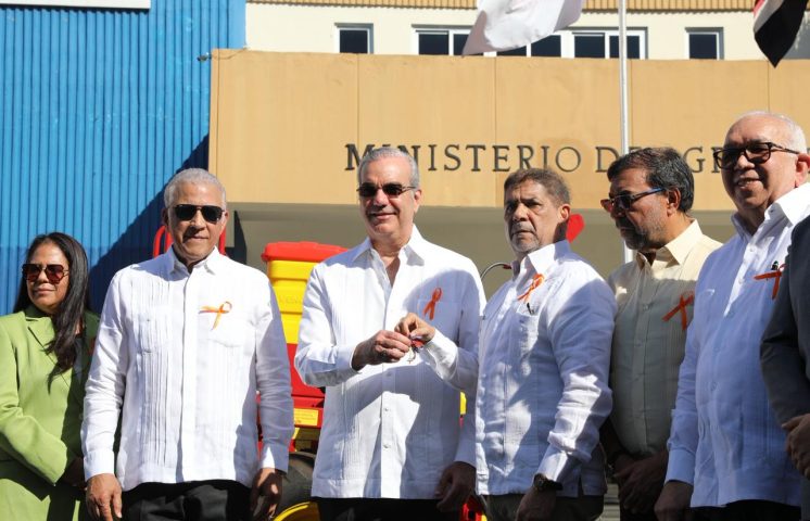 Abinader entrega nuevas maquinarias para modernizar Agricultura y reducir mano de obra extranjera