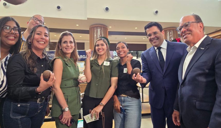 David Collado inaugura feria de Emprendedores en Santiago