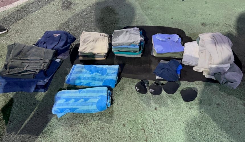 DNCD ARRESTA DOS HOMBRES CON MALETA LLENA DE PRENDAS DE VESTIR IMPREGNADAS DE PRESUNTA COCAÍNA