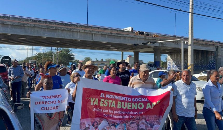 Protestan por ampliación de la Avenida Ecológica en Boca Chica