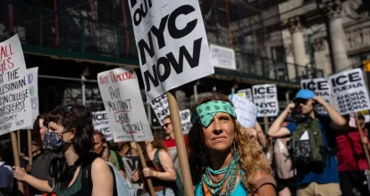 El 80 % de los latinos desaprueba a Donald Trump y el 71 % dice que se ha excedido en las deportaciones