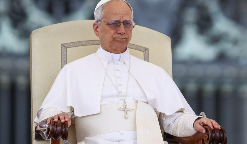 Papa León reza para que quienes “combaten con pensamientos suicidas” encuentren ayuda