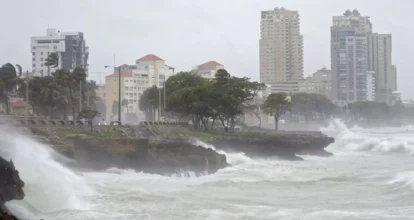 Vaguada provocará lluvias para este martes; alertan sobre oleaje anormal