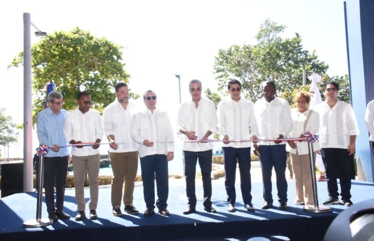 Presidente Abinader y ministro Collado inauguran remodelado parque submarino La Caleta