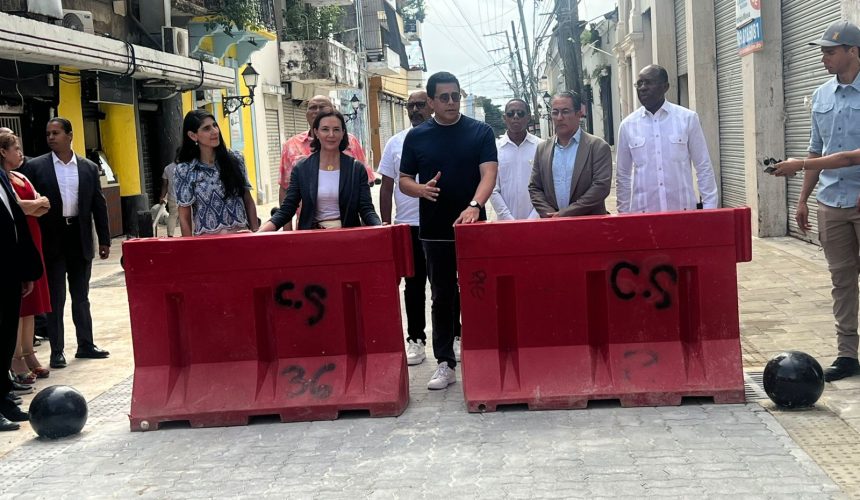 Ministro Collado reabre más calles en Ciudad Colonial y presenta obras de monasterio de San Francisco.