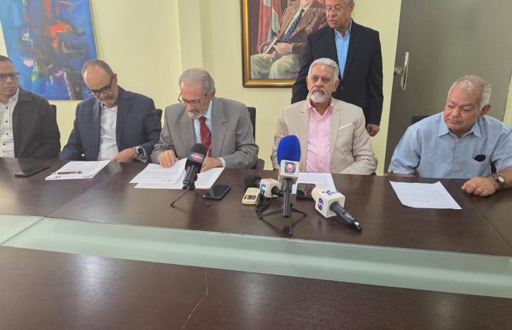 FP exige a Medio Ambiente aclarar licencias emitidas para permisos ambientales 