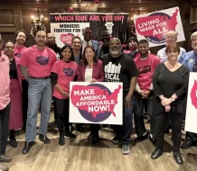 Trabajadores de Nueva York exigen elevar a 30 dólares el salario mínimo de los camareros