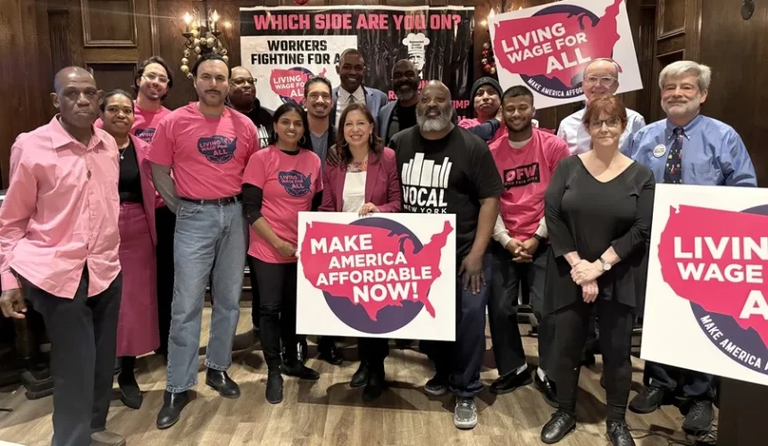 Trabajadores de Nueva York exigen elevar a 30 dólares el salario mínimo de los camareros