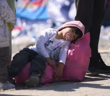 Denuncian que niños migrantes de tres años acuden solos ante jueces migratorios en Arizona