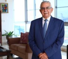 Presidente Abinader instruye crear comisión para mayores controles en Senasa y designará a Arismendi Díaz Santana como coordinador