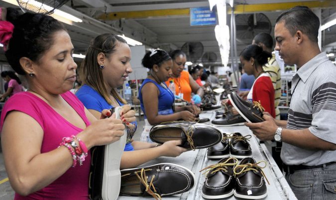 Mujeres de 25-39 años ocupan más del 80% de los nuevos empleos en RD, según BCRD