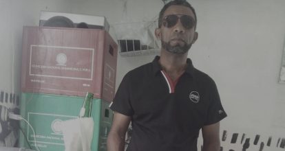 ¡Tragedia en Nagua! Fallece peluquero tras chocar su vehículo con poste de luz