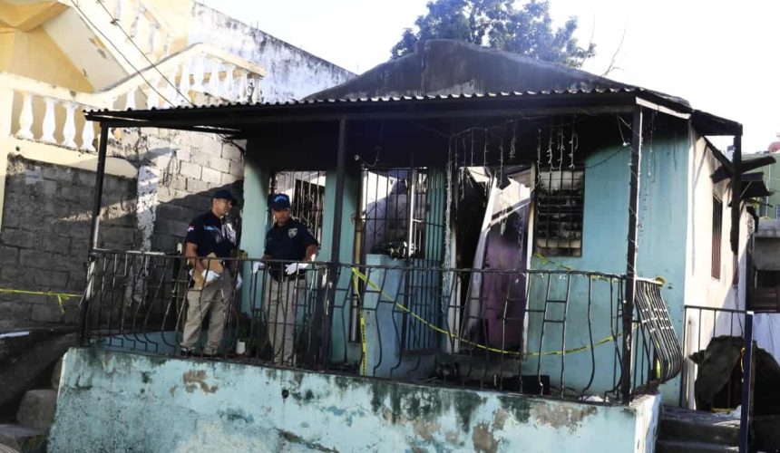 Fallece niño en SDO tras incendiarse vivienda cuando supuestamente jugaba con un encendedor