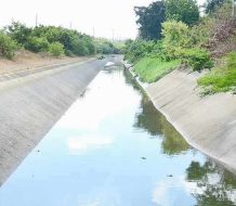 Hallan sin vida a mujer en canal en Santiago de los Caballeros 
