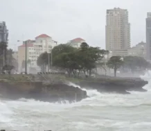 COE mantiene advertencia marítima en la costa norte por 48 horas