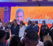 Cientos de peledeistas anuncian aspiraciones presidenciales de Gonzalo Castillo