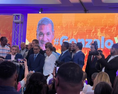 Cientos de peledeistas anuncian aspiraciones presidenciales de Gonzalo Castillo