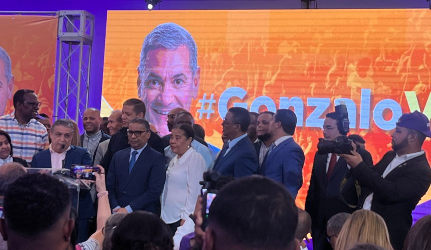 Cientos de peledeistas anuncian aspiraciones presidenciales de Gonzalo Castillo