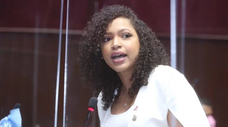 Juliana Oneal advierte que desvío de fondos en SeNaSa perjudicó tratamientos oncológicos