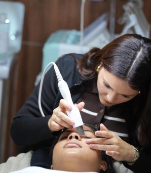 The Brow Place RD eleva la experiencia de belleza integral en Santo Domingo