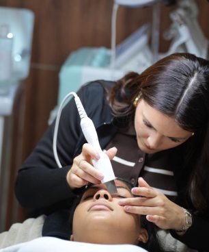 The Brow Place RD eleva la experiencia de belleza integral en Santo Domingo