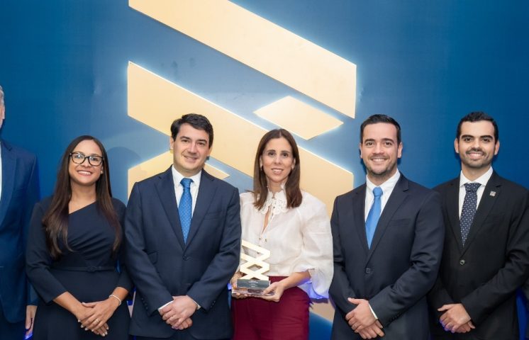 United Capital gana premio a “Transacción Innovadora” en los Premios BVRD 2025