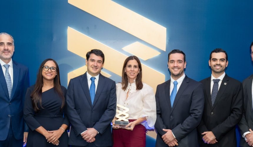 United Capital gana premio a “Transacción Innovadora” en los Premios BVRD 2025
