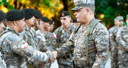 Ministro de Defensa recorre unidades del Ejército en la zona fronteriza