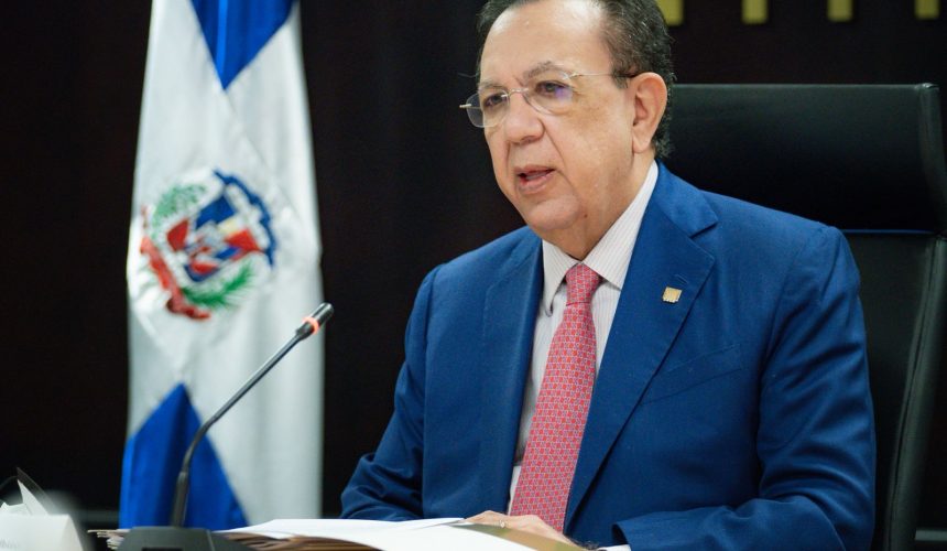 Héctor Valdez Albizu destaca la solidez financiera y el liderazgo de Banreservas