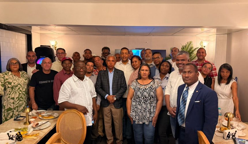 Sector externo de Dío Astacio celebra desayuno navideño con líderes políticos en Santo Domingo Este