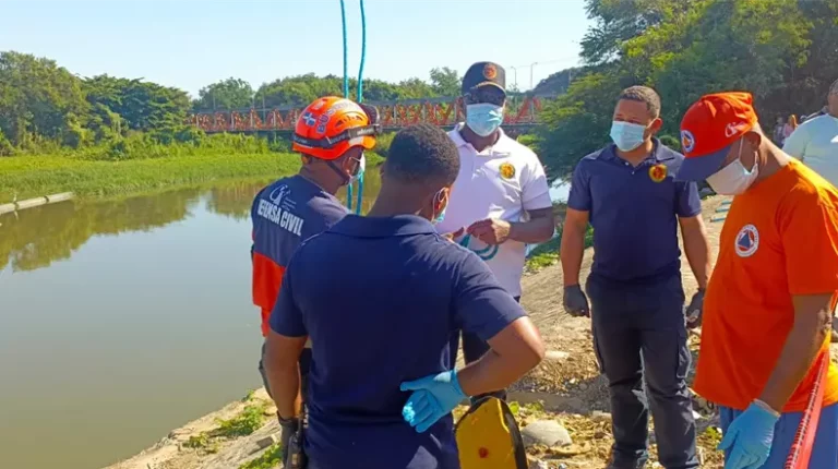 Defensa Civil recupera cadáver en compuerta de La Otra Banda del río Yaque del Norte
