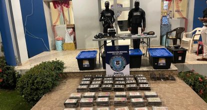 Ocupan 105 paquetes de presunta cocaína, armas y municiones durante operativo conjunto en SDE