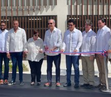 Abinader y Collado entregan plaza multiuso seibana con una inversión de más de 400 millones de pesos 