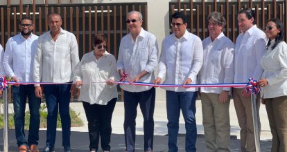 Abinader y Collado entregan plaza multiuso seibana con una inversión de más de 400 millones de pesos 