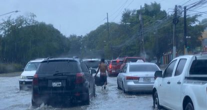 Fuertes lluvias provocan inundaciones y taponamientos en calles y sectores de Santiago
