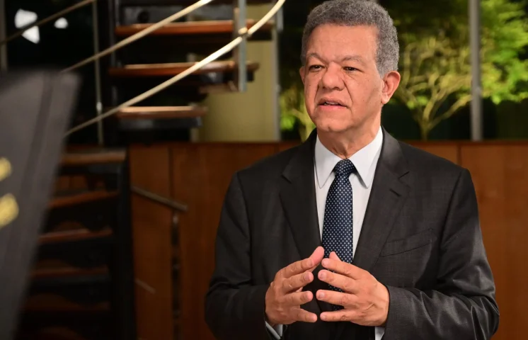 Leonel Fernández fijará su posición este miércoles a la situación en Venezuela