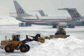 Tormenta de nieve obliga a suspender vuelos en aeropuertos de Nueva York