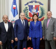 Raquel Peña juramenta a Pedro Urrutia como nuevo director de la DGII