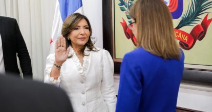 Raquel Peña juramenta a Geanilda Vásquez como coordinadora del Gabinete de Políticas Sociales