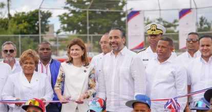 Vicepresidenta Raquel Peña y el INEFI entregan estadio de béisbol escolar en Santo Domingo Este