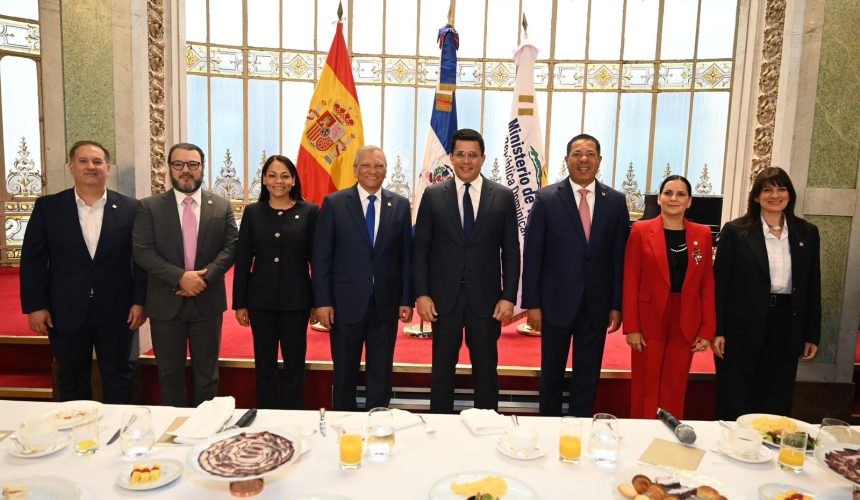 Banreservas lidera en FITUR 2026 con acuerdos de inversión superiores a US$6,500 millones