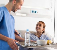 Hasta 50% pacientes ingresan a centros salud tiene riesgo de desnutrición